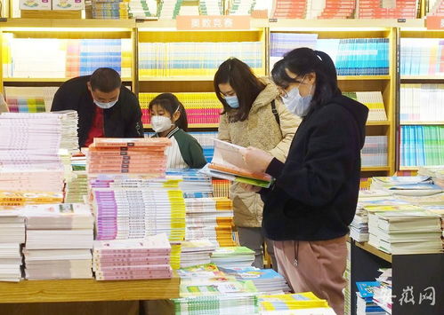 疫情封閉52天后圖書城探訪 教輔書首日熱銷成焦點(diǎn)